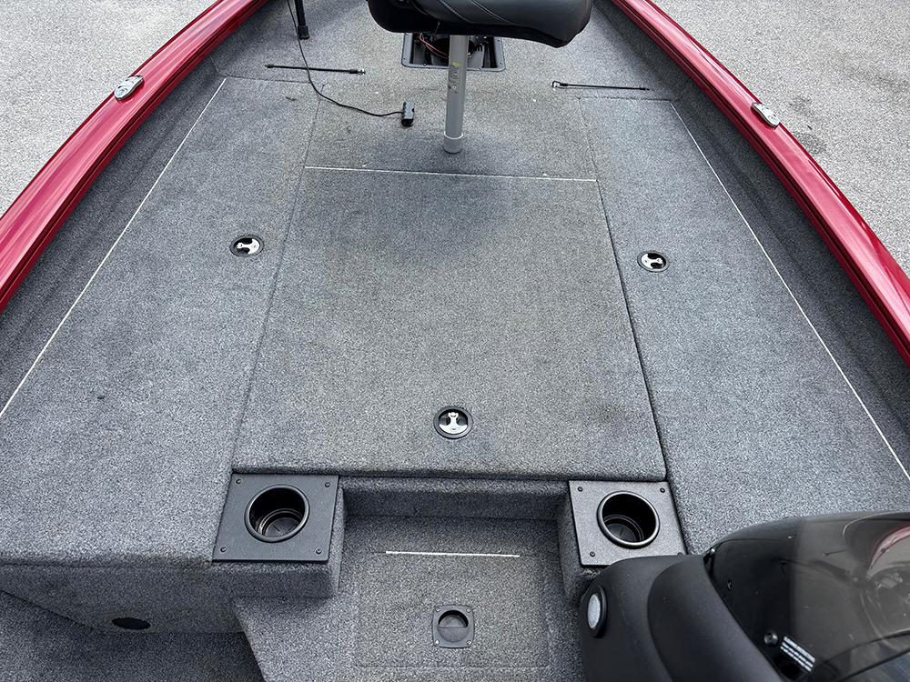 2024 Tracker Pro Team 190 TX boat deck with gray carpeting and seating.