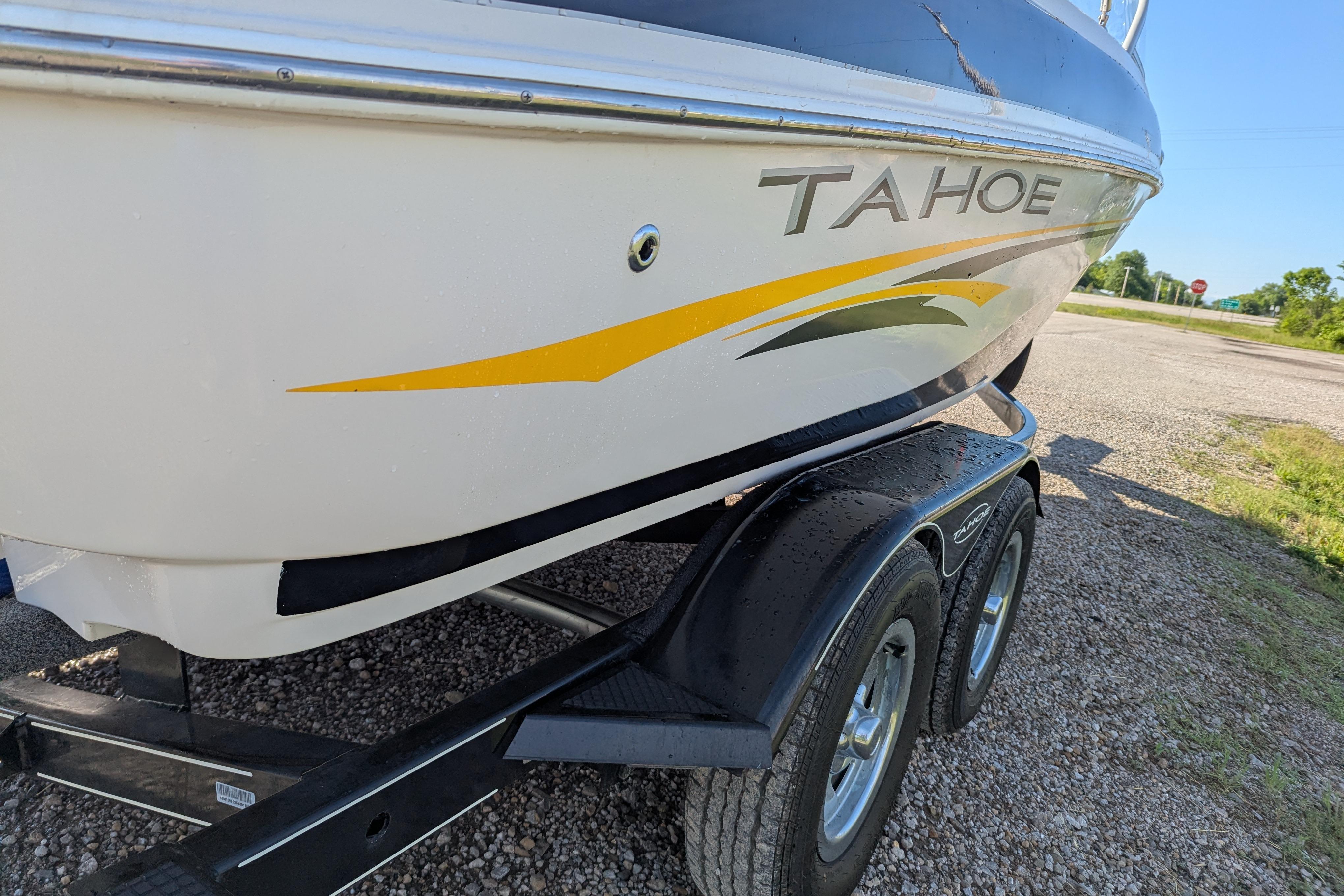 2006 Tahoe Q6 Sport boat on trailer, side view with yellow and black graphics.