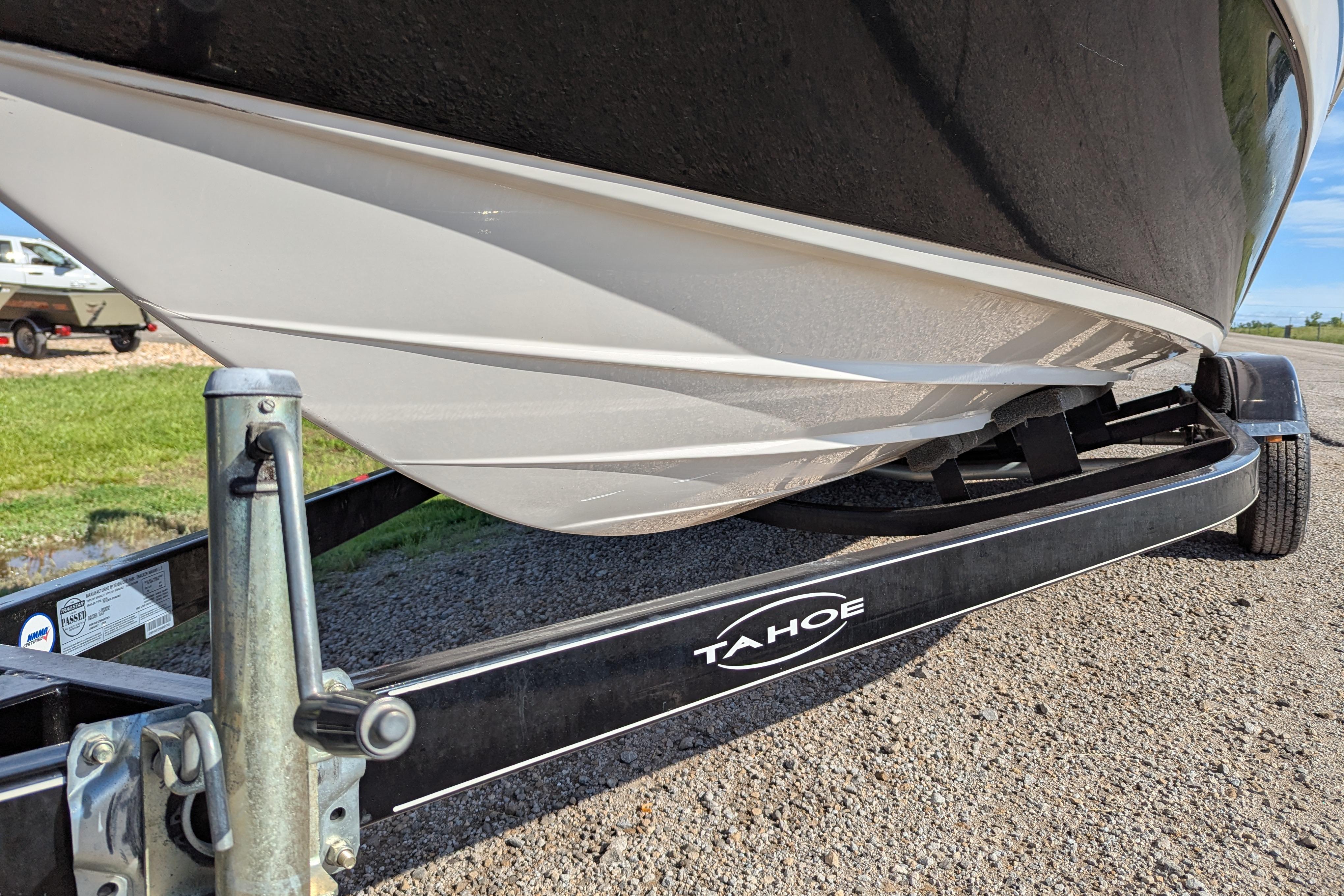 2006 Tahoe Q6 Sport boat on trailer, side view.