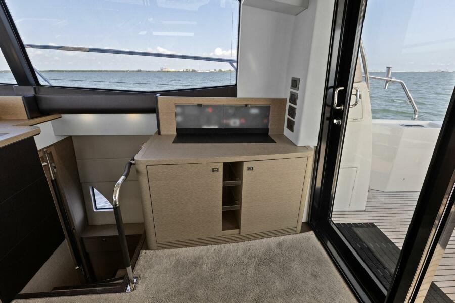 2016-prestige-550-flybridge-power-9398001-20240520071547192-1_XLARGE