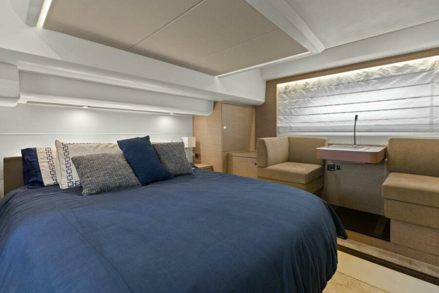 2016-prestige-550-flybridge-power-9398001-20240520071551255-1_XLARGE