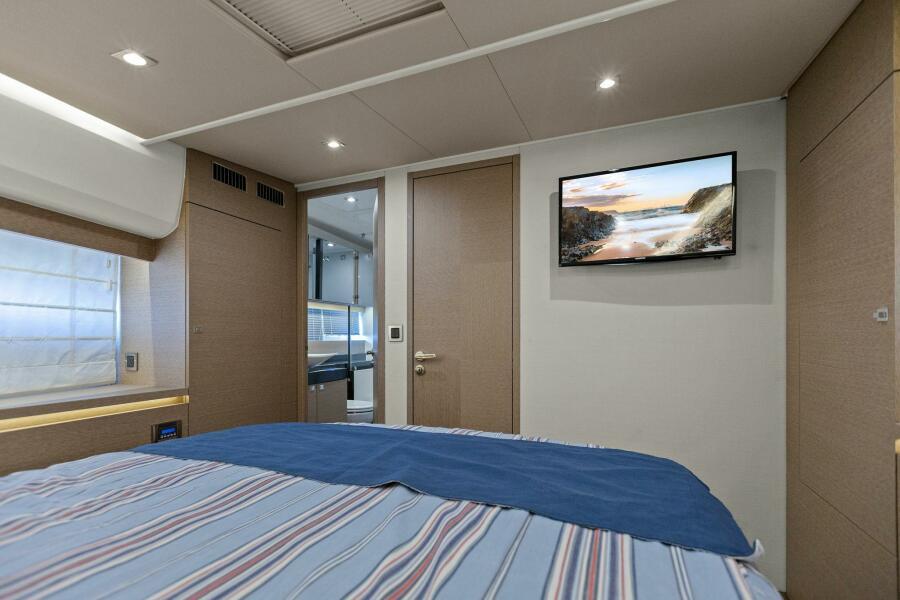 2016-prestige-550-flybridge-power-9398001-20240520071600341-1_XLARGE