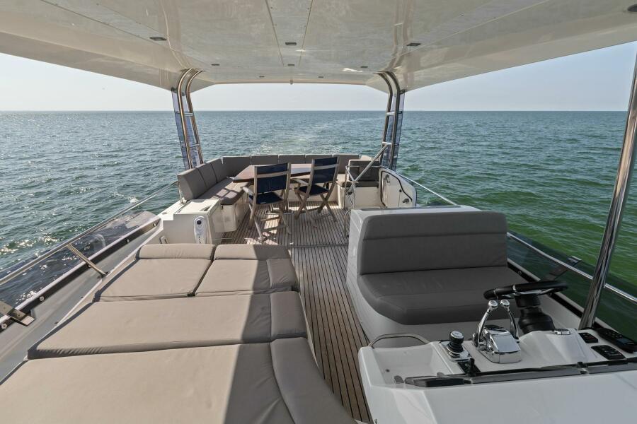 2016-prestige-550-flybridge-power-9398001-20240520071614442-1_XLARGE