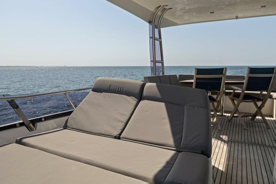 2016-prestige-550-flybridge-power-9398001-20240520071615472-1_XLARGE