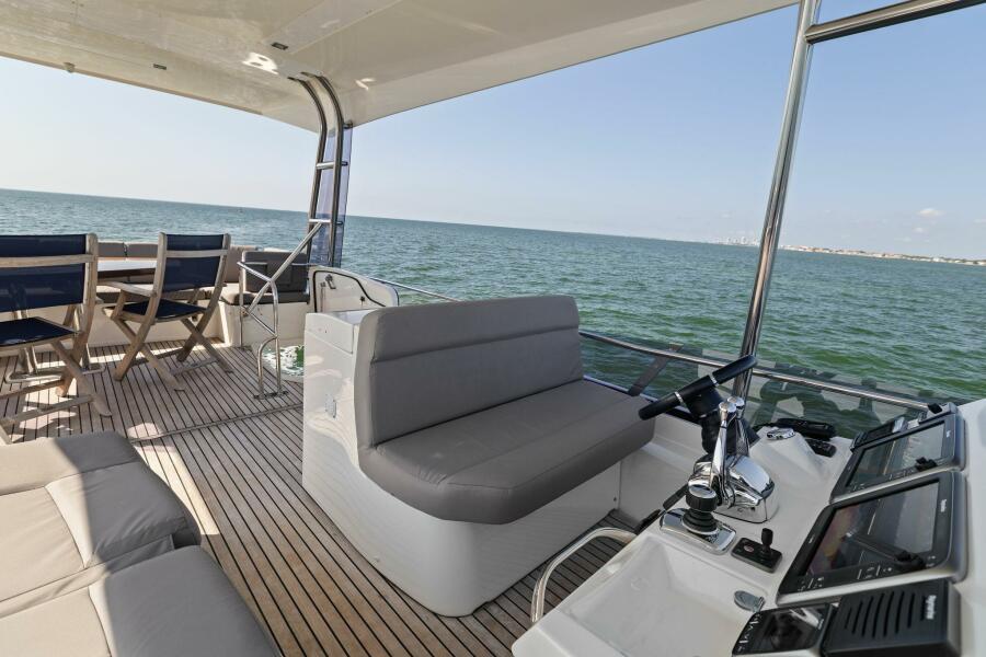 2016-prestige-550-flybridge-power-9398001-20240520071619467-1_XLARGE