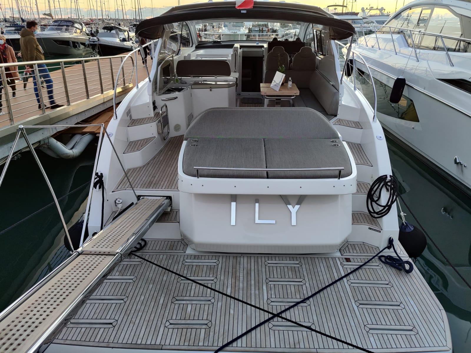 Yacht Photos Pics