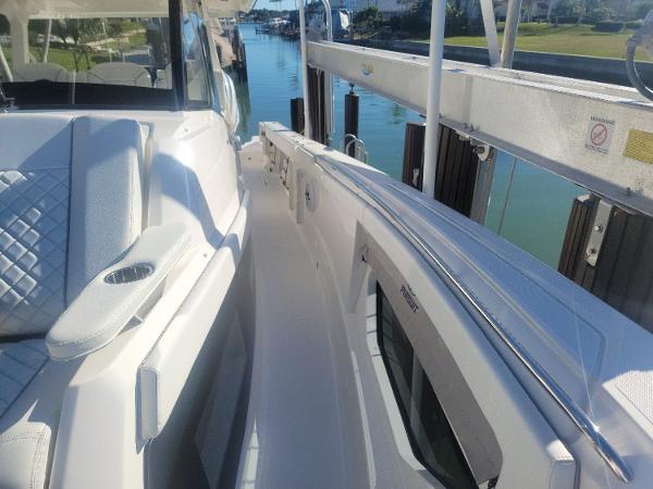 37' Pursuit, Listing Number 100917368, - Photo No. 8