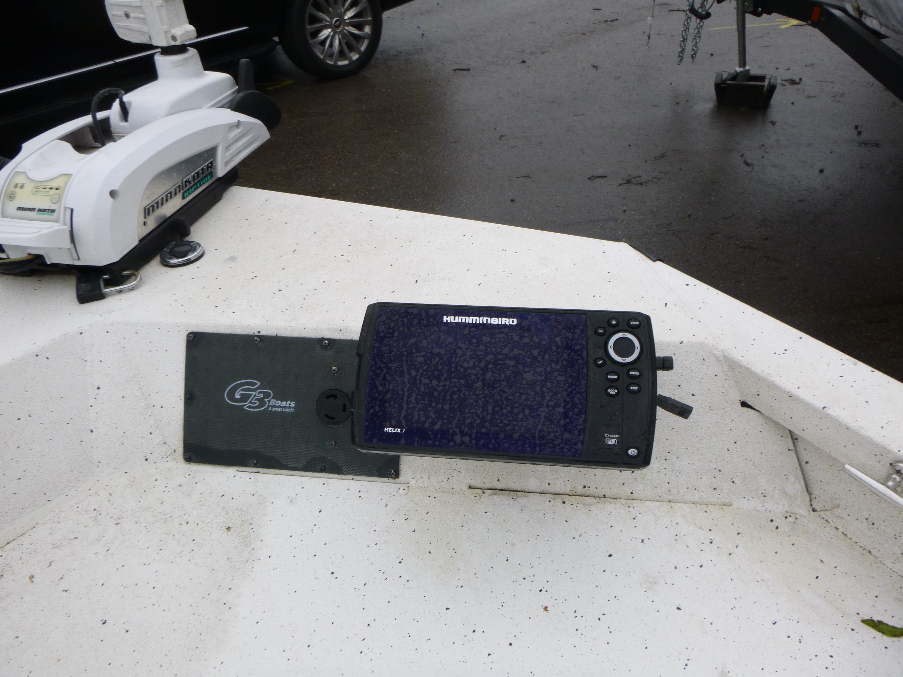 2017 G3 Bay 18 DLX boat dashboard with Humminbird fish finder.