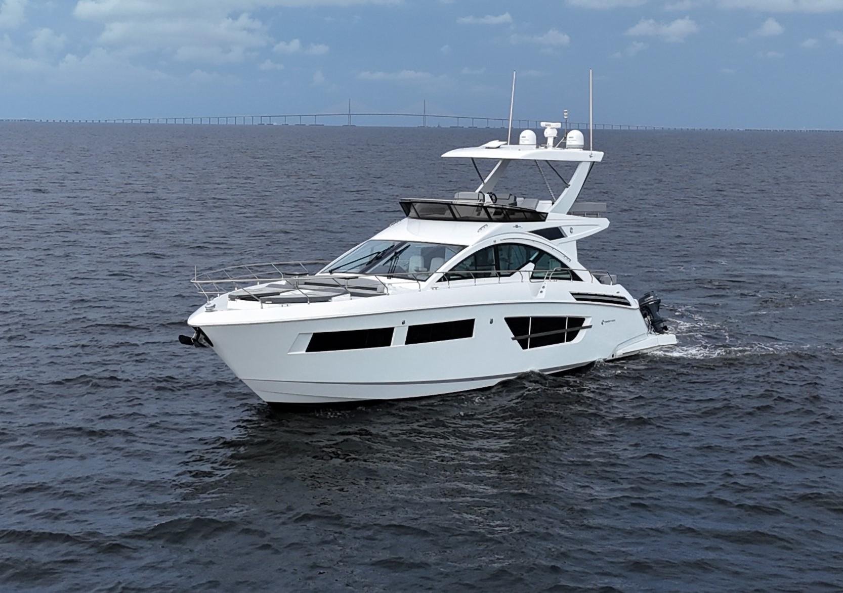 2021 Cruisers 60 cantius flybridge