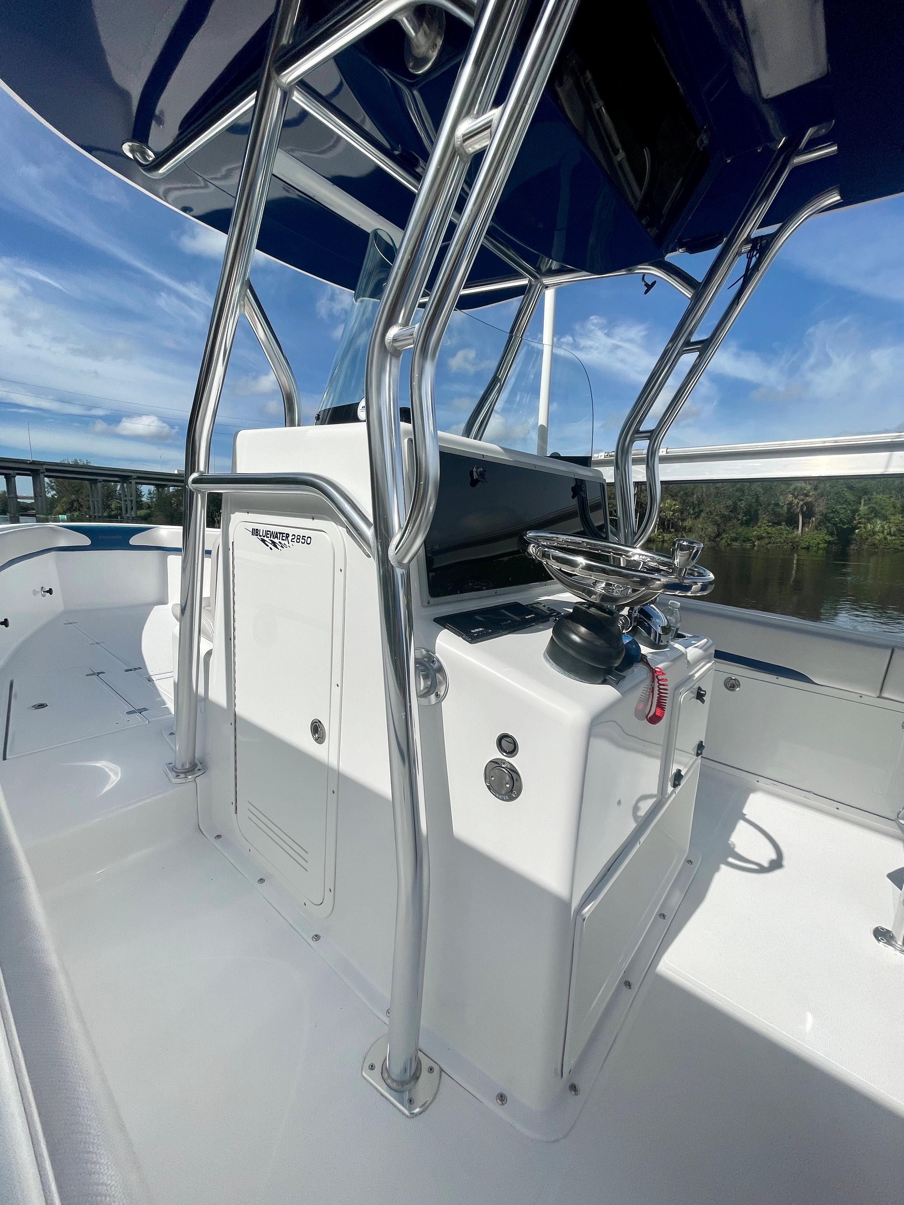 2016 Bluewater 2850 - Center console