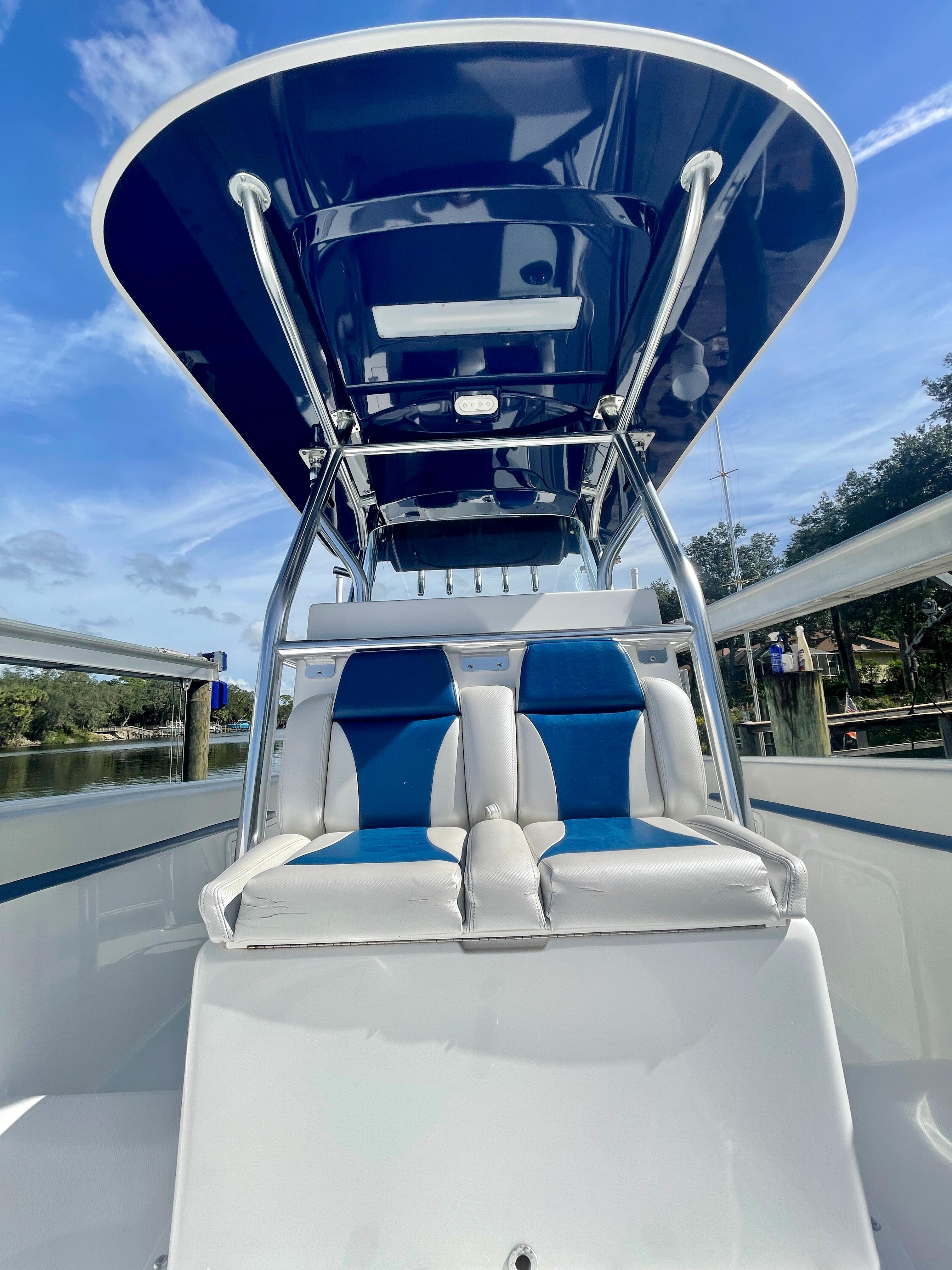 2016 Bluewater 2850 - Fwd seating