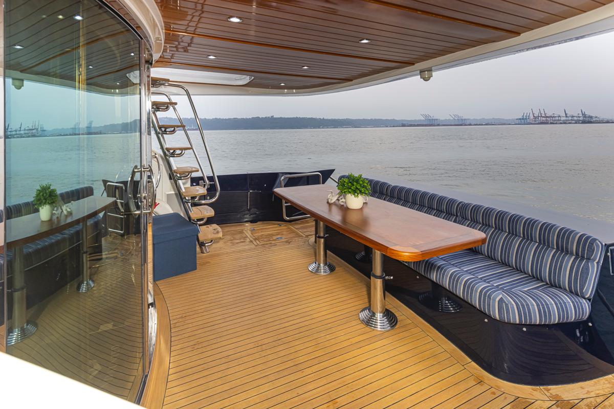 2002 Holland MOTOR YACHT #TBBH65001LLC inventory image at Sun Country Yachts, South Lake Union (Seattle) 2002 Holland MOTOR YACHT #TBBH65001LLC inventory image at Sun Country Yachts, South Lake Union (Seattle)