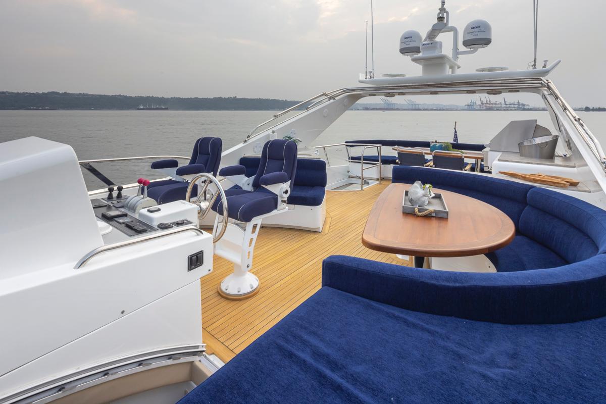 2002 Holland MOTOR YACHT #TBBH65001LLC inventory image at Sun Country Yachts, South Lake Union (Seattle) 2002 Holland MOTOR YACHT #TBBH65001LLC inventory image at Sun Country Yachts, South Lake Union (Seattle)