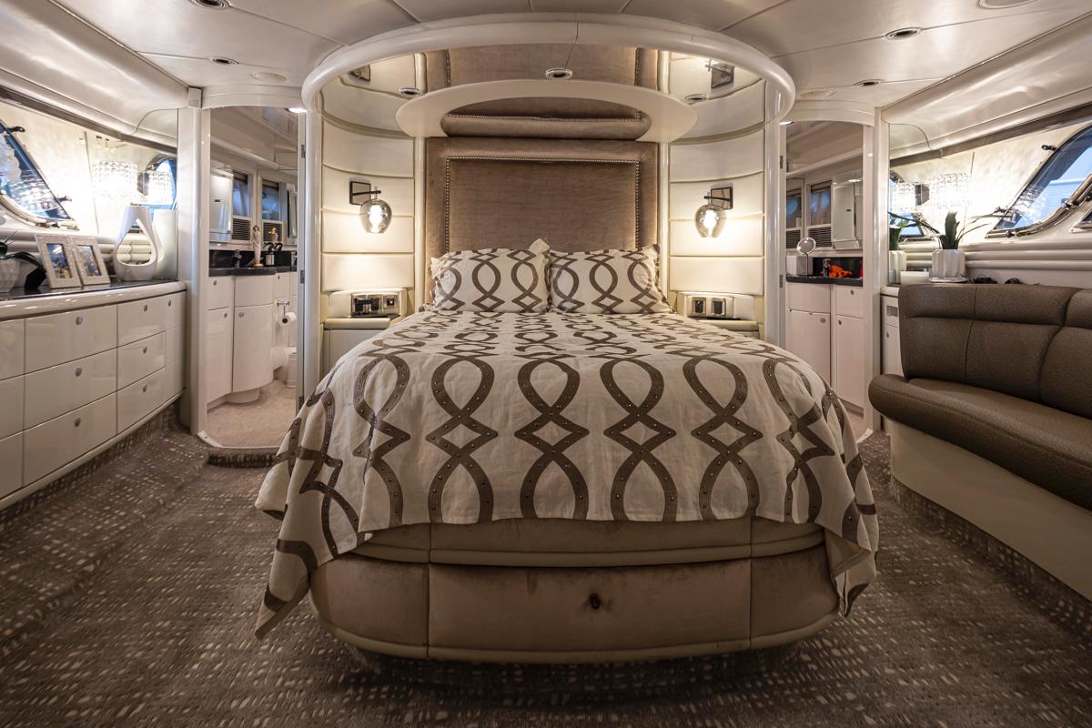 2002 Holland MOTOR YACHT #TBBH65001LLC inventory image at Sun Country Yachts, South Lake Union (Seattle) 2002 Holland MOTOR YACHT #TBBH65001LLC inventory image at Sun Country Yachts, South Lake Union (Seattle)