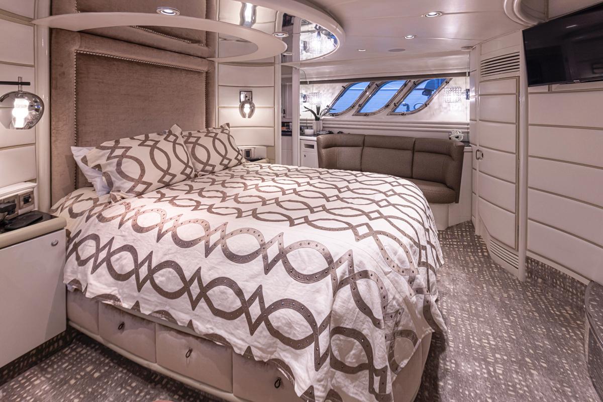 2002 Holland MOTOR YACHT #TBBH65001LLC inventory image at Sun Country Yachts, South Lake Union (Seattle) 2002 Holland MOTOR YACHT #TBBH65001LLC inventory image at Sun Country Yachts, South Lake Union (Seattle)