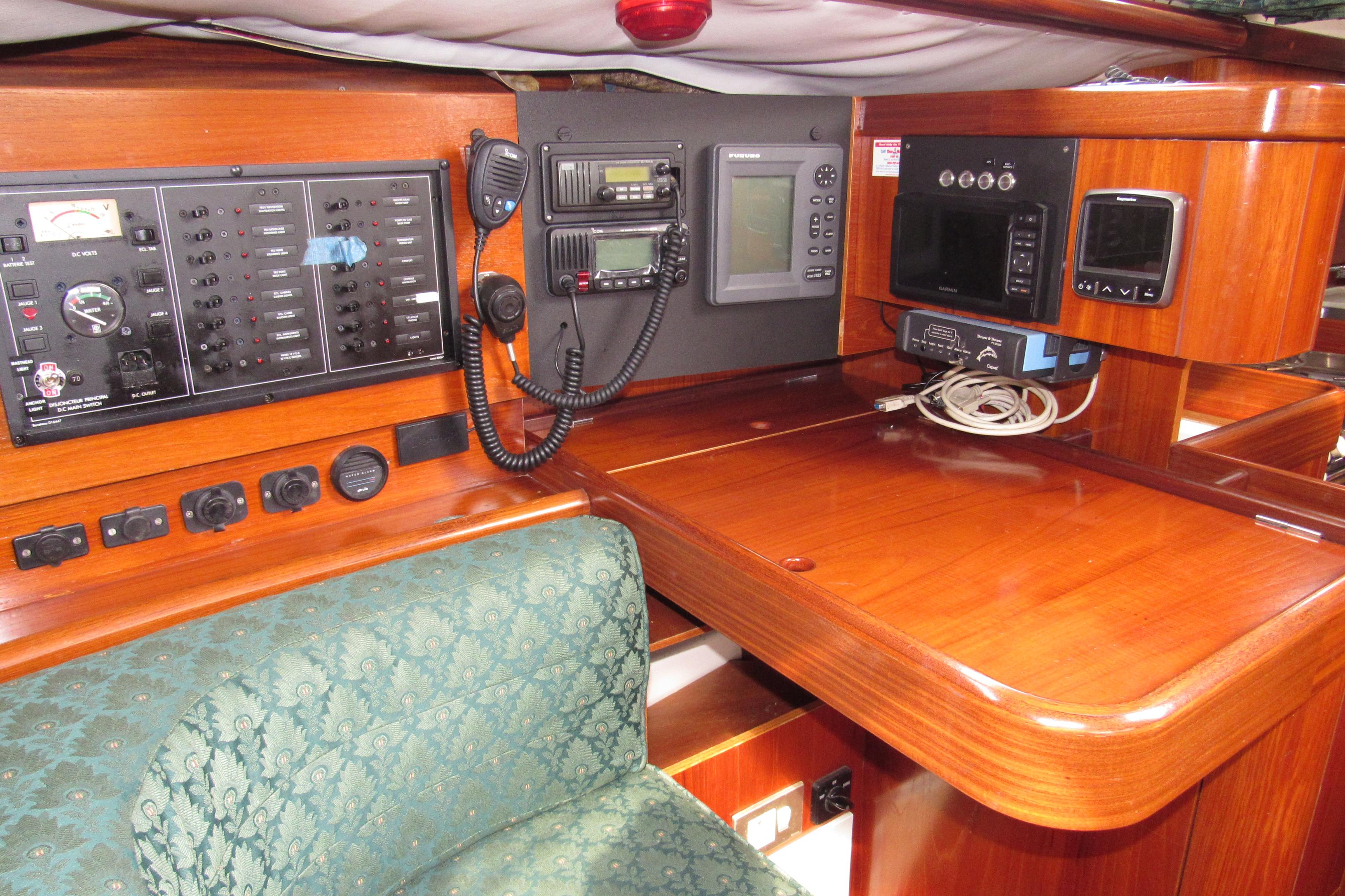 1994 Beneteau 44 Center Cockpit For Sale | YaZu Yachting | Deltaville