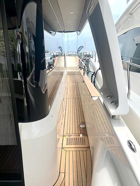 Jbys Trade Yacht Photos Pics Covered Side Walk-Ways - Teak