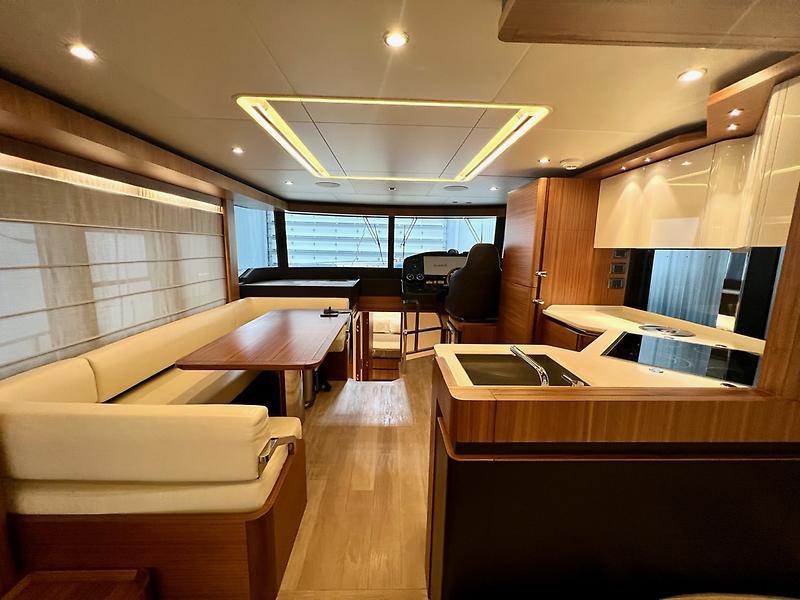 Jbys Trade Yacht Photos Pics Galley / Dinette Looking Forward