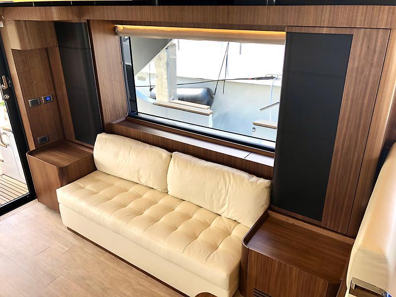 Jbys Trade Yacht Photos Pics Salon Port Side Seating