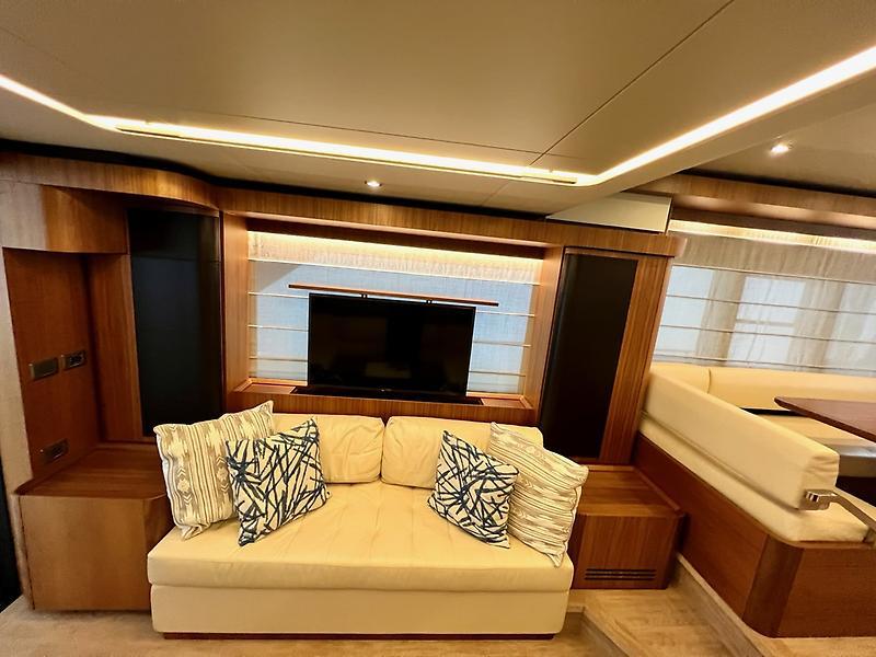 Jbys Trade Yacht Photos Pics Salon - Port Side Seating w/ Hi-Lo TV