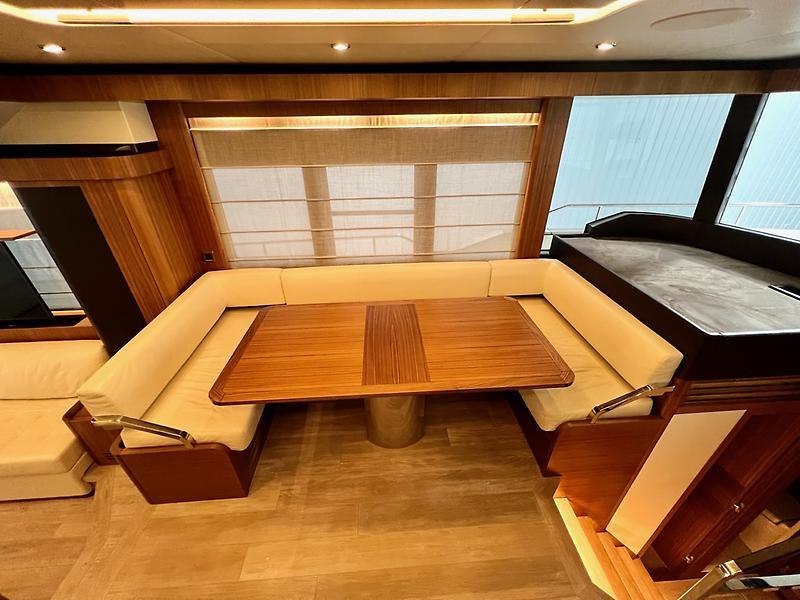 Jbys Trade Yacht Photos Pics Dinette Seating Area