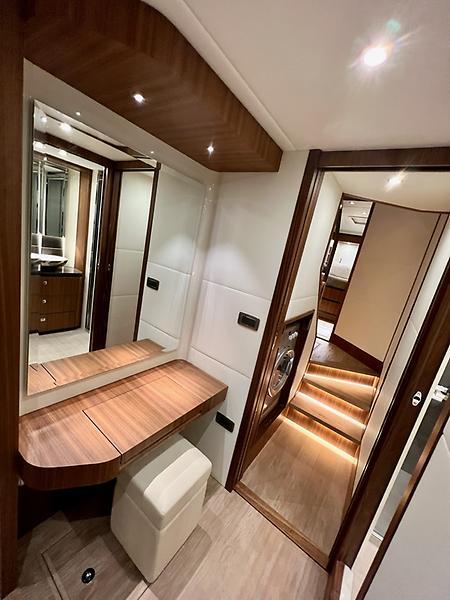 Jbys Trade Yacht Photos Pics Master StateRoom - Vanity