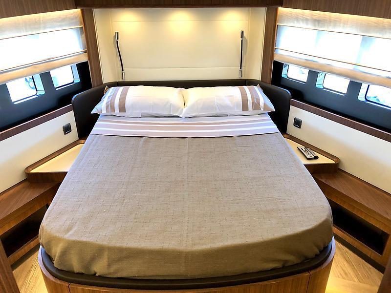 Jbys Trade Yacht Photos Pics VIP StateRoom - Forward