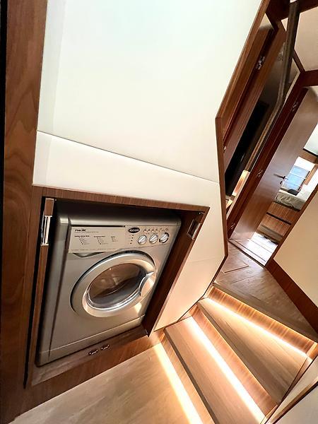 Jbys Trade Yacht Photos Pics Companionway Washer / Dryer Unit