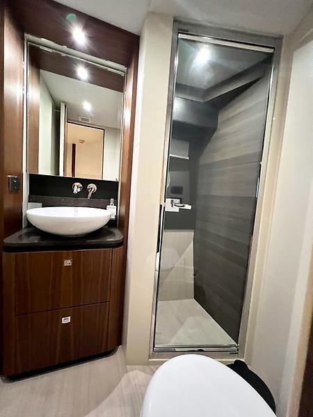 Jbys Trade Yacht Photos Pics Guest Head / Shower