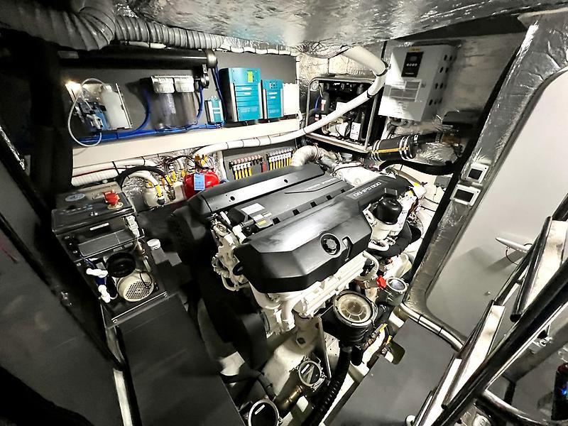 Jbys Trade Yacht Photos Pics Engine Room - Strb. Side