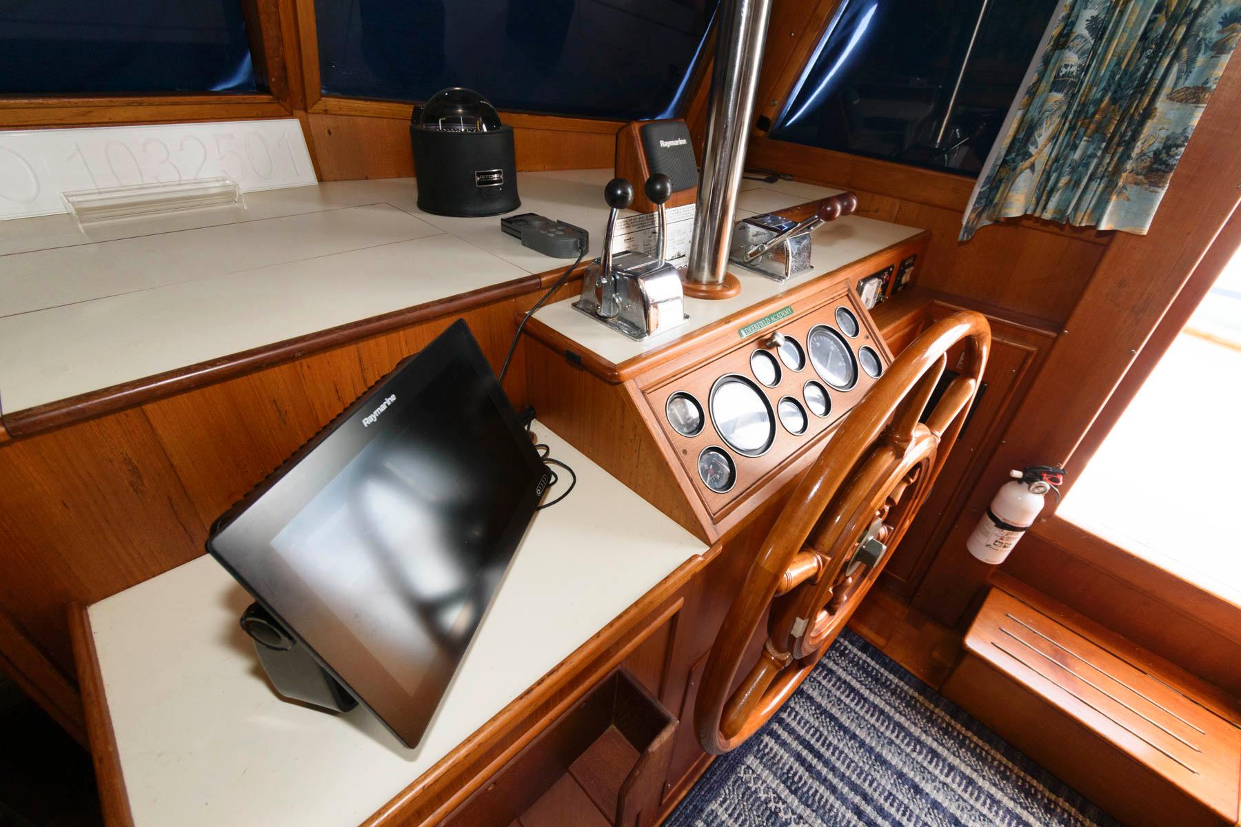 F 5892 SK Knot 10 Yacht Sales