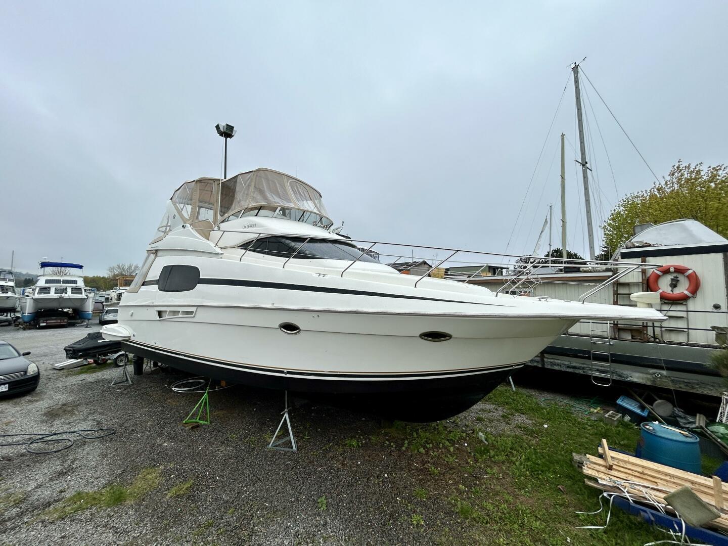 2001-silverton-410-sport-bridge-power-9658030-20250515104908611-1_XLARGE