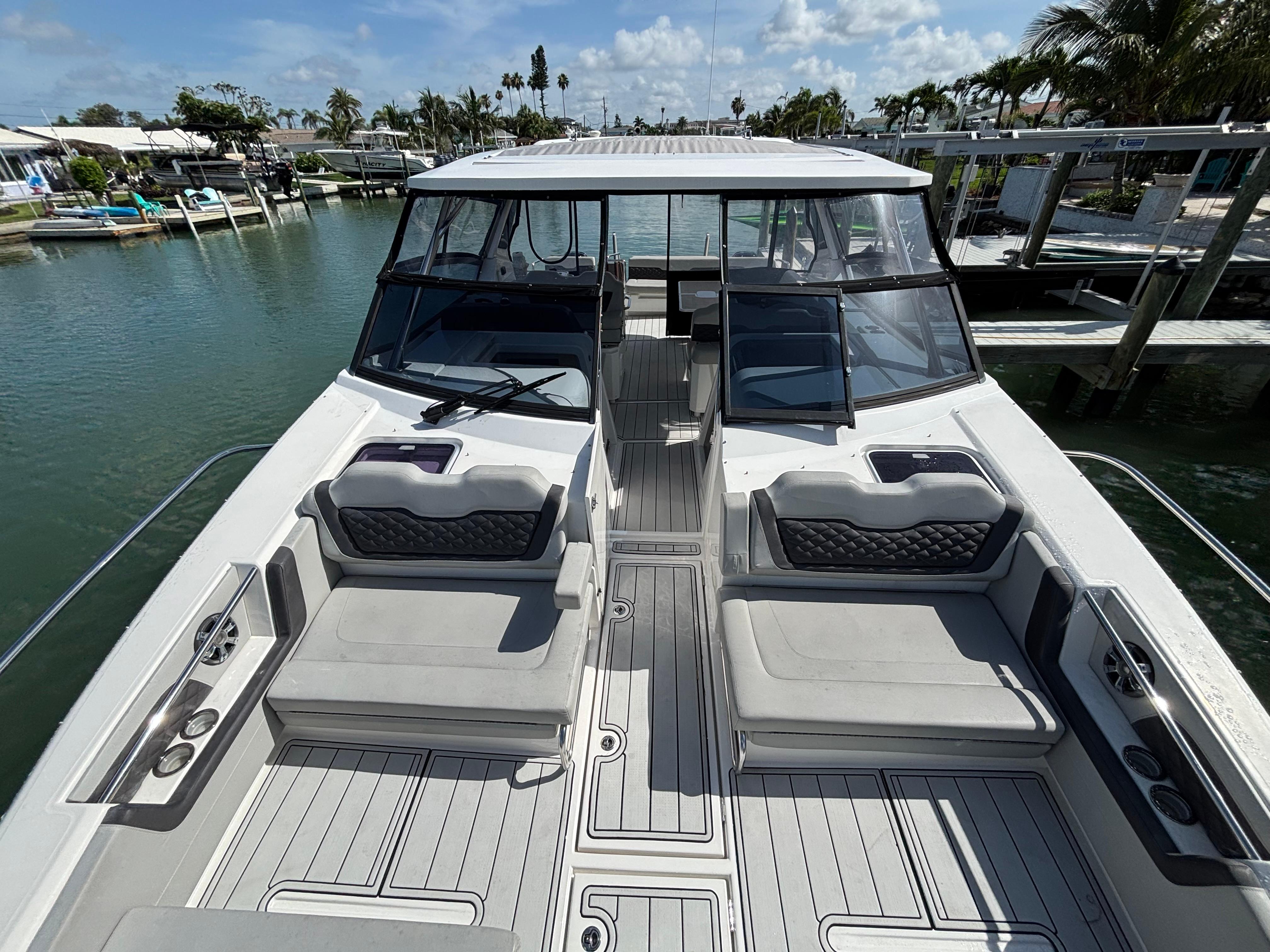 Aquila-36 Sport 2018-Namaste FL-US-Aquila 36 Sport 2018 boat with spacious seating and sleek design on a sunny day.-9848040 | Thumbnail