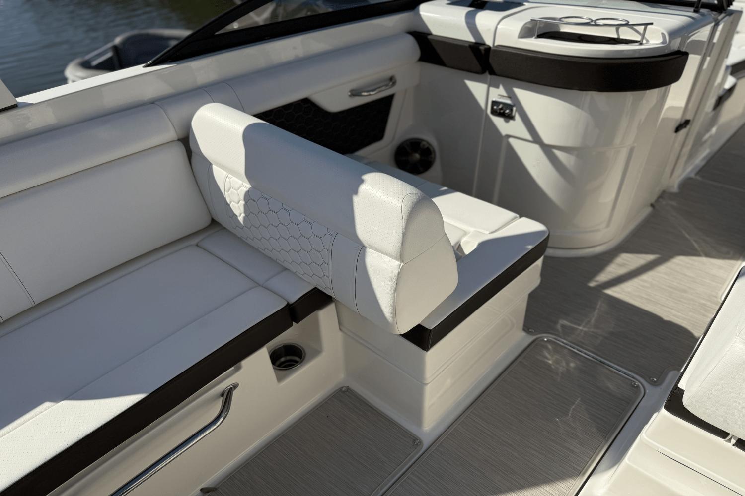2019-sea-ray-sdx-270-outboard-power-9768040-978375536-0-160520251823-14