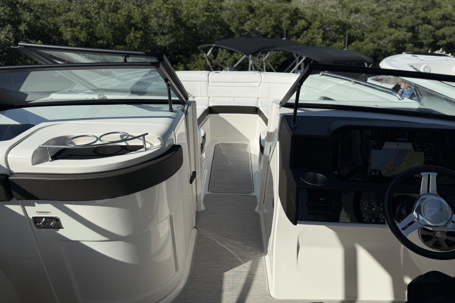 2019-sea-ray-sdx-270-outboard-power-9768040-978375540-0-160520251823-27