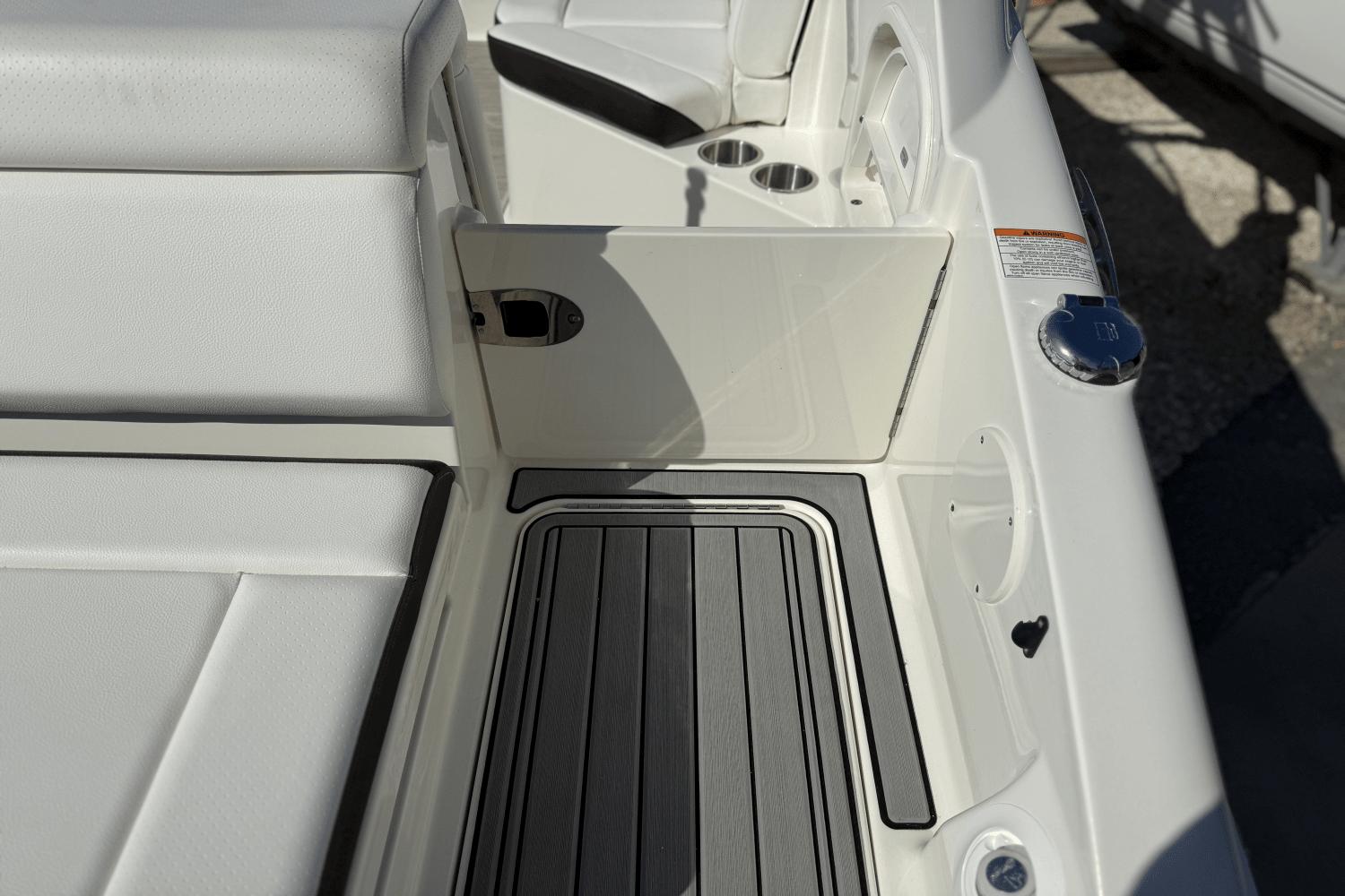 2019-sea-ray-sdx-270-outboard-power-9768040-978375552-0-160520251823-4