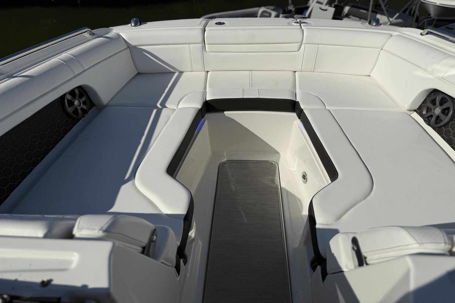 2019-sea-ray-sdx-270-outboard-power-9768040-978375558-0-160520251823-31