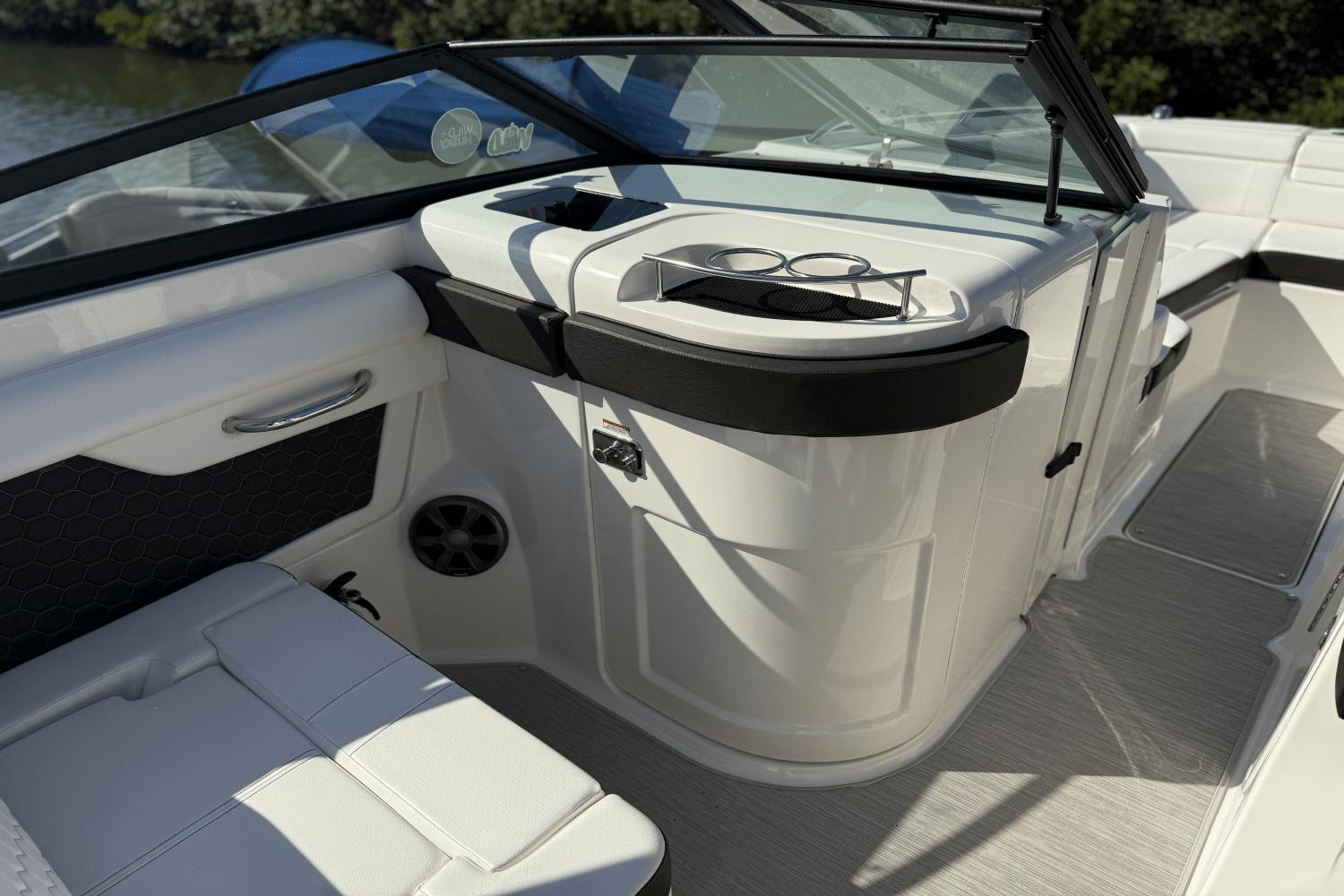 2019-sea-ray-sdx-270-outboard-power-9768040-978375566-0-160520251823-16