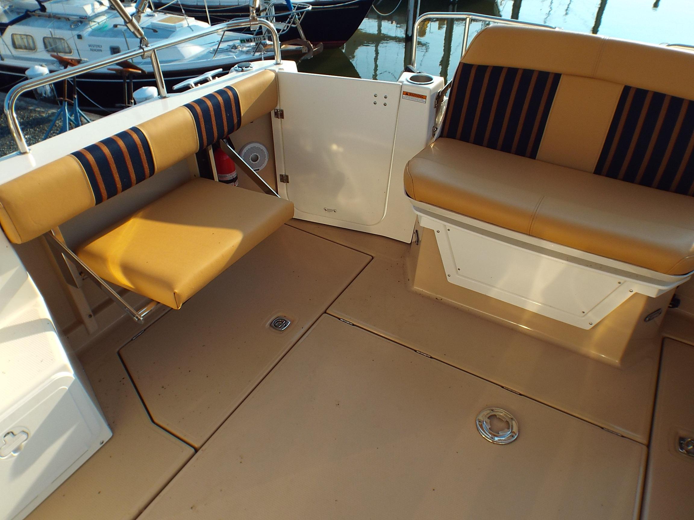 Starboard aft seat and mid seat fasting forward