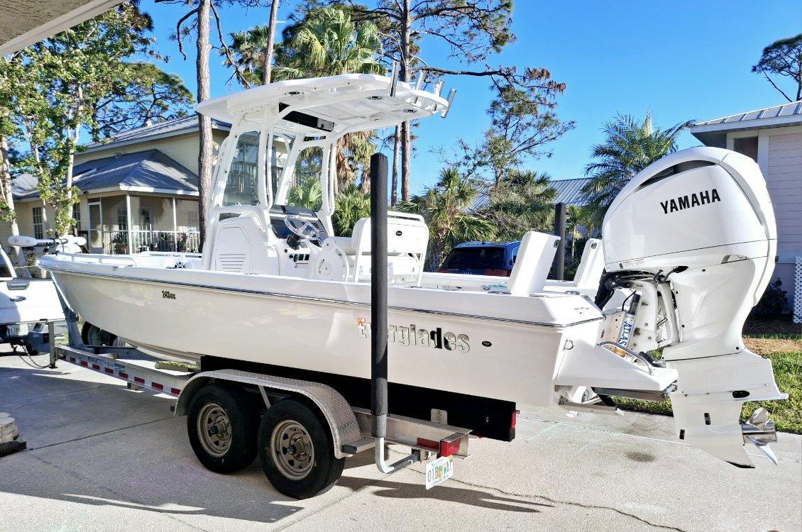 2022-everglades-243-center-console-power-9738048-20250328073125626-1_XLARGE