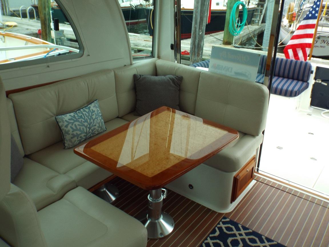 Dinette looking aft