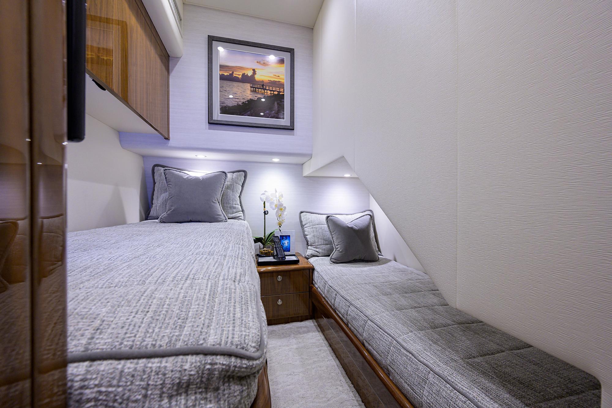 Viking 58-Guest Stateroom, Side by Side Berths