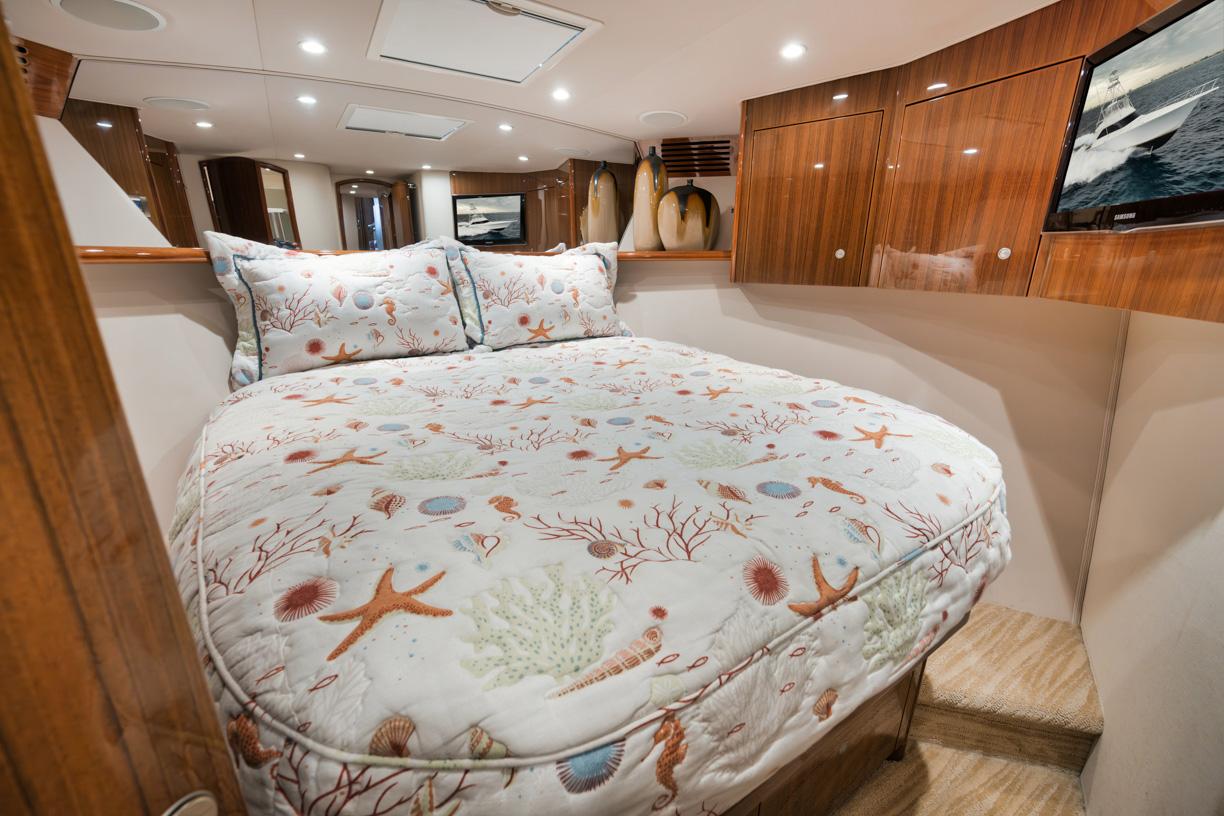 Viking 64 MOUNTAIN HIGH - Guest Stateroom Forward