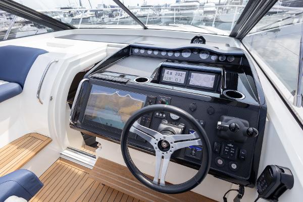 Princess Motor Yacht Sales - Used Princess V42
