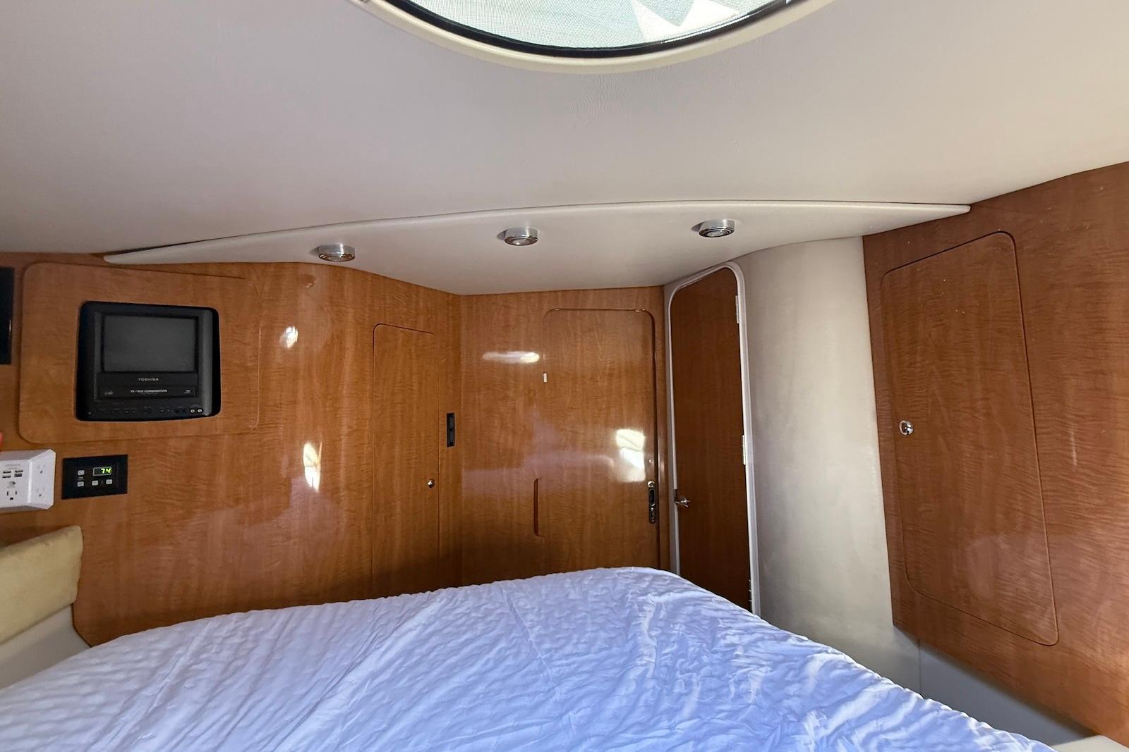 SC 10505 KM Knot 10 Yacht Sales SC 10505 KM Knot 10 Yacht Sales