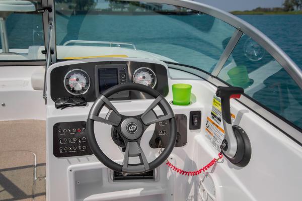 2014 Hurricane boat for sale, model of the boat is SunDeck 187 IO & Image # 8 of 13