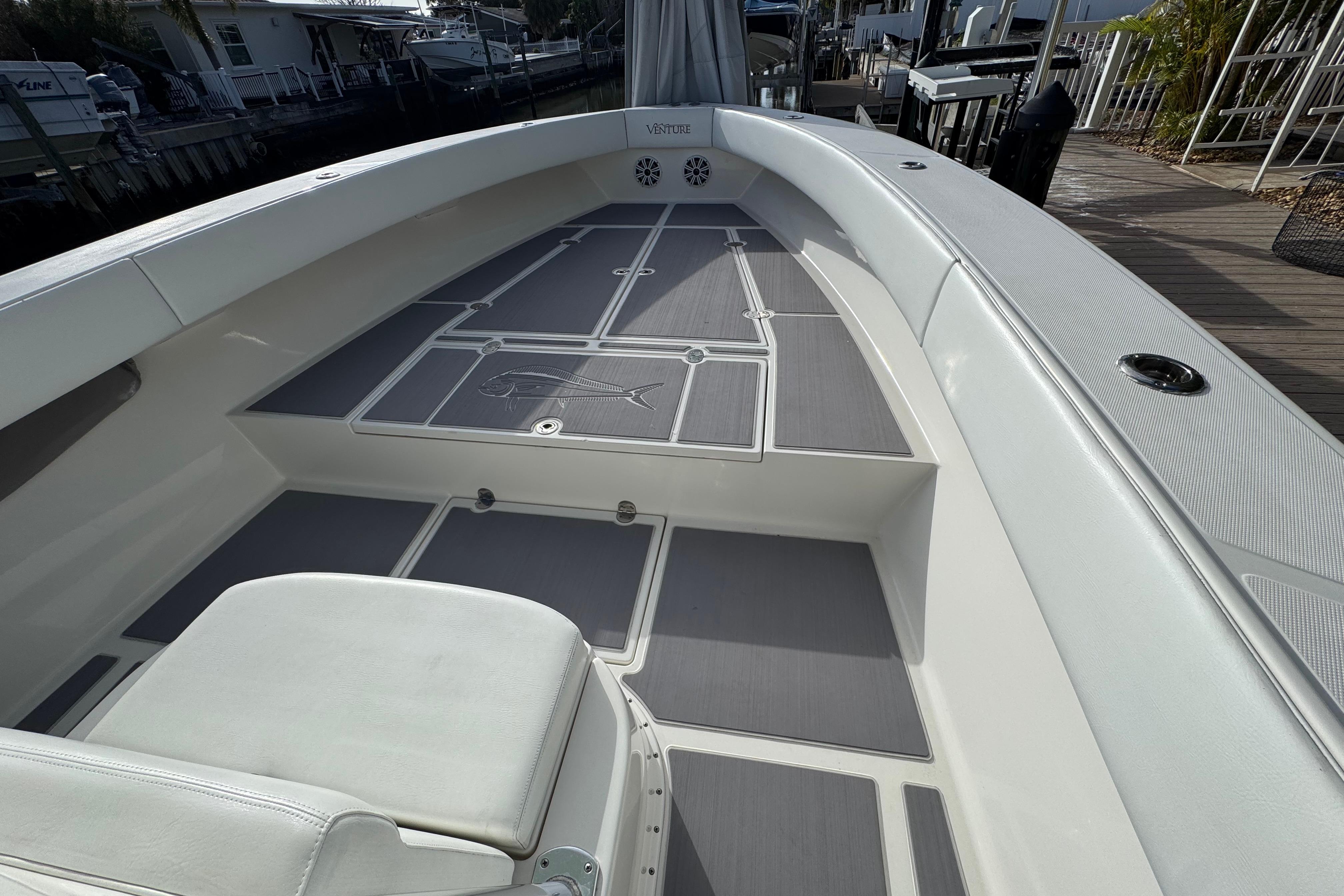 2009 Venture 39 Center Console-6