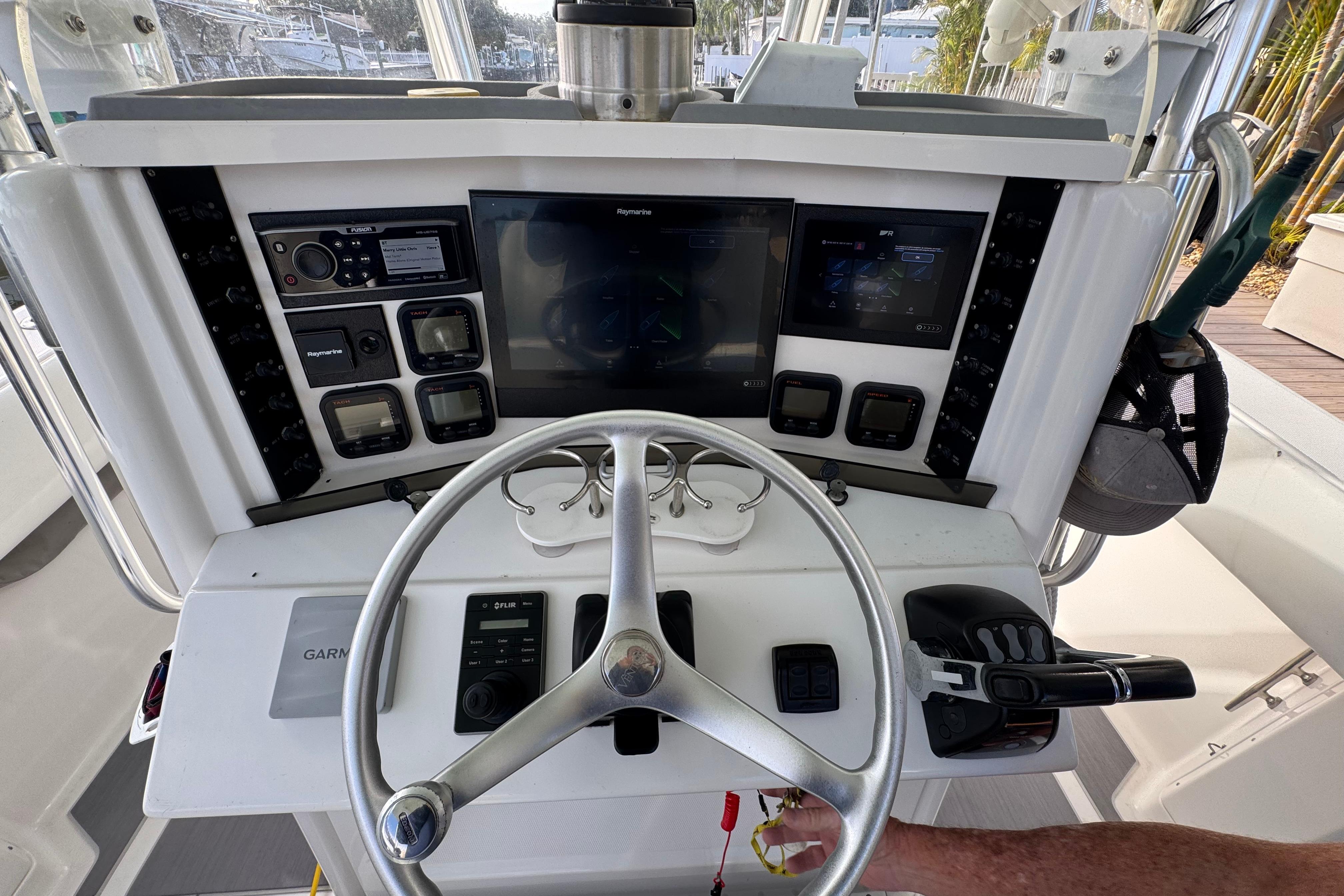 2009 Venture 39 Center Console-11