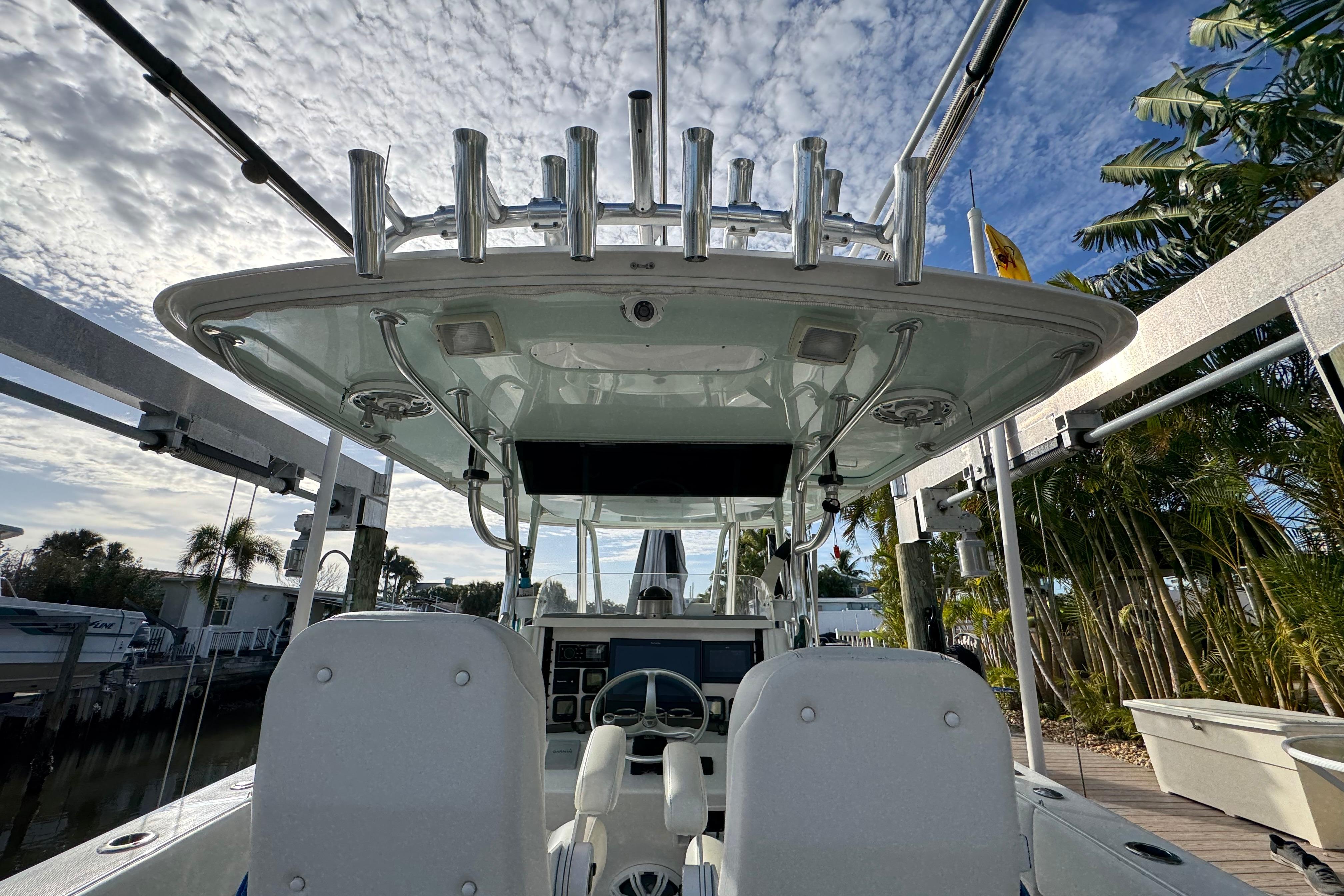 2009 Venture 39 Center Console-14