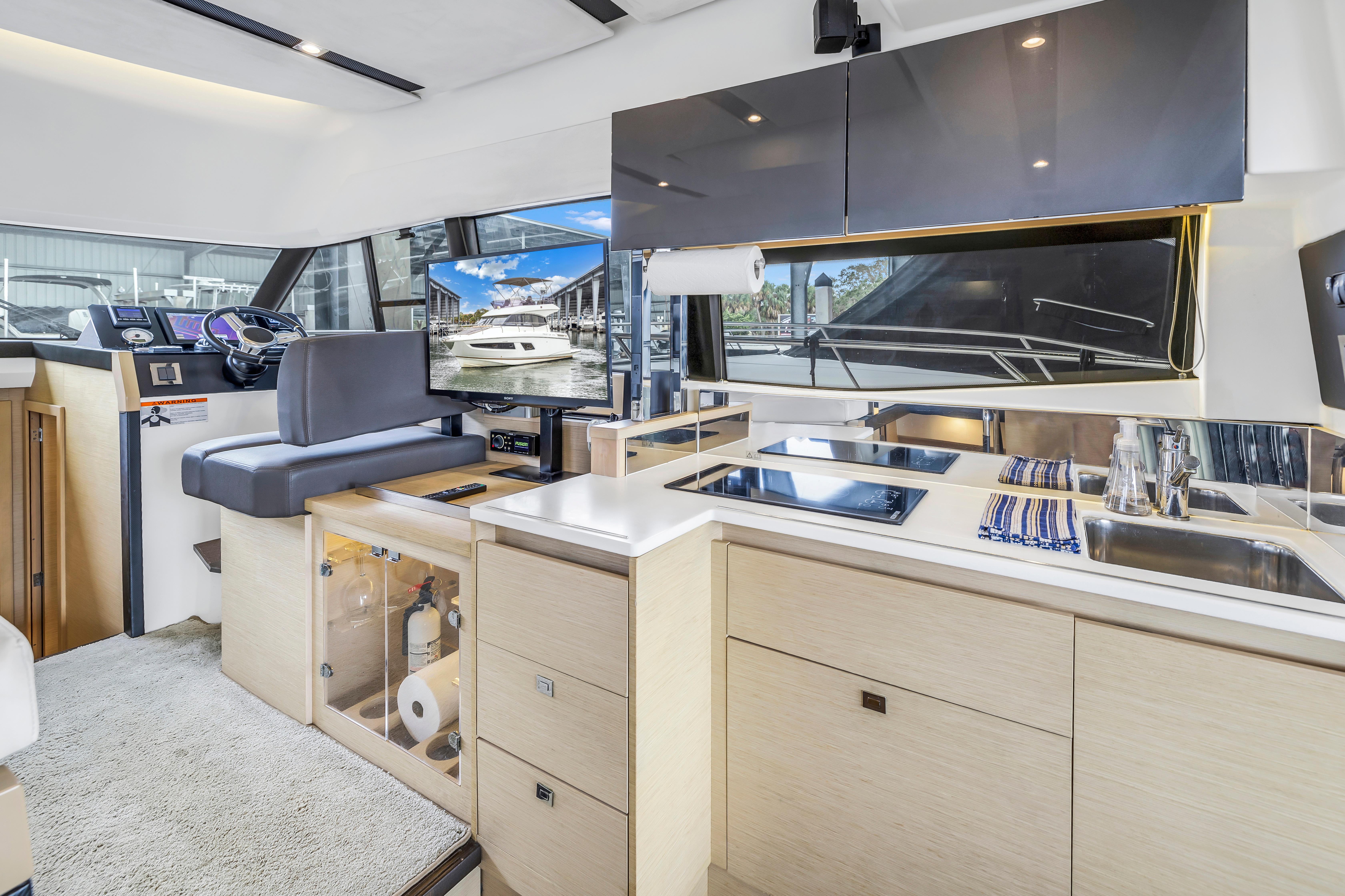 2017 Prestige 420 Flybridge